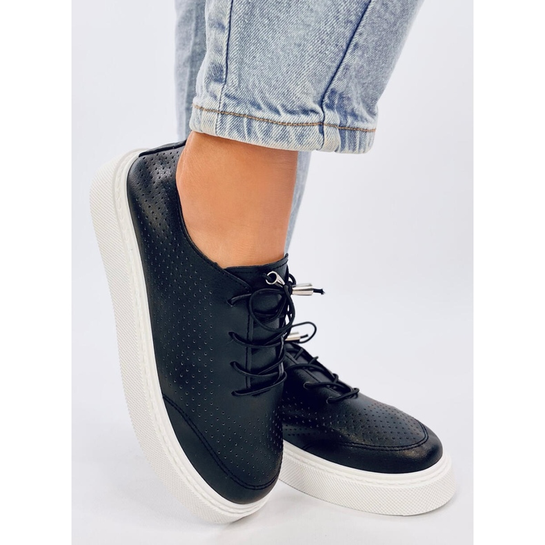 Zapatillas deportivas caladas de ecopiel, negro 2