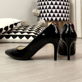 Zapatos de salón en un stiletto lacado negro W Juma 5