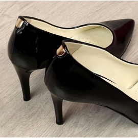 Zapatos de salón en un stiletto lacado negro W Juma 6