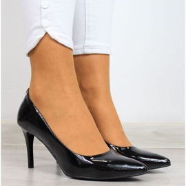 Zapatos de salón en un stiletto lacado negro W Juma 8