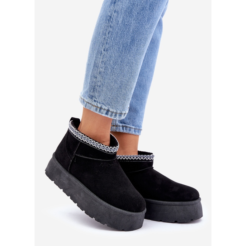 Botas de nieve de plataforma negras con bordado decorativo negro 1