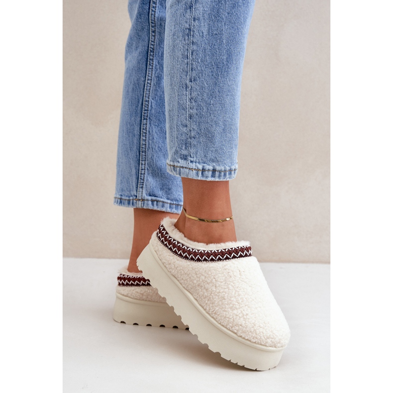 Pantuflas de piel de oveja beige claro con plataforma y pelo 2