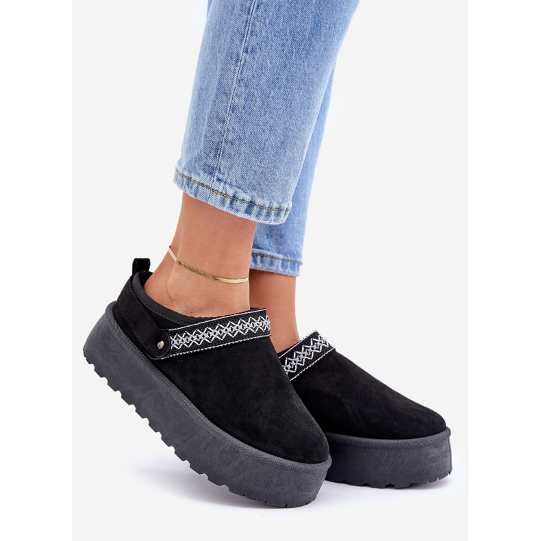 Botas de nieve negras con bordado decorativo. negro 1