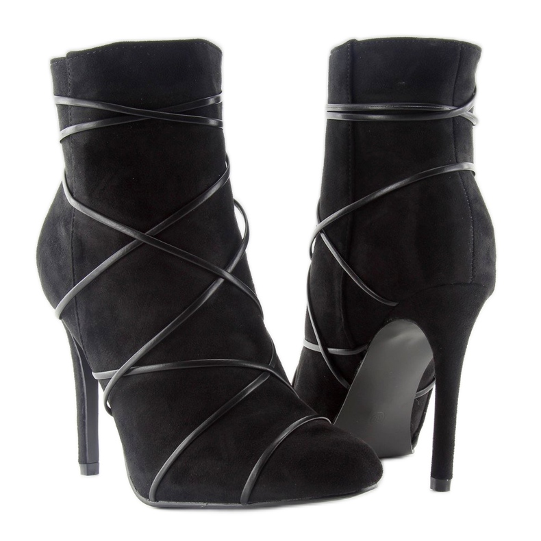 Gamuza negra en un tacón alto negro 2 Gamuza negra en un tacón alto negro 2