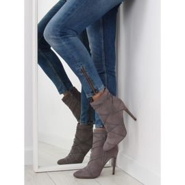 Botas grises de ante gris con tacón de aguja 2