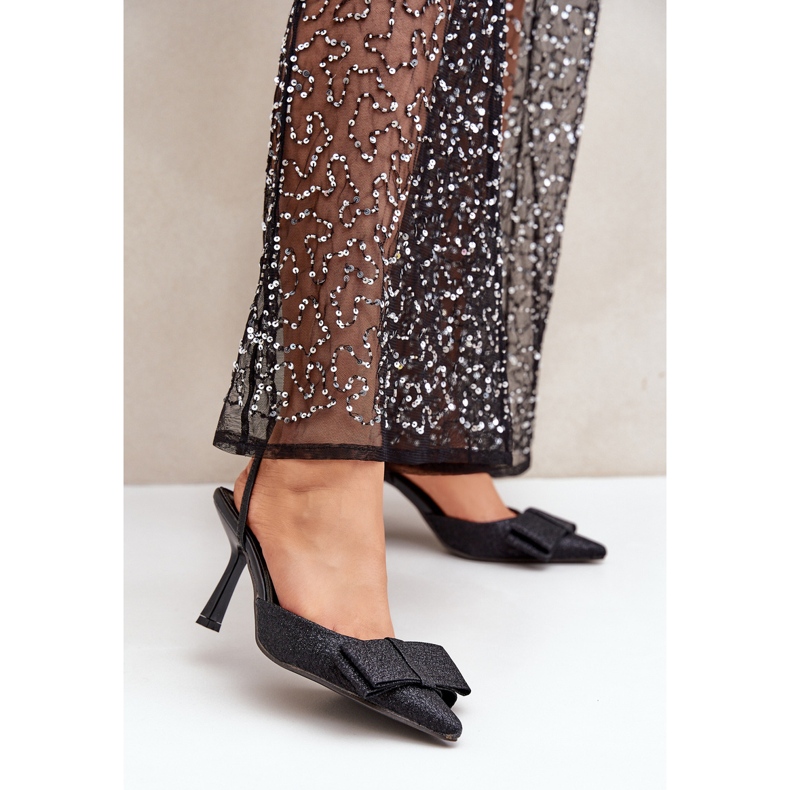 Tacones altos negros brillantes con lazo 2