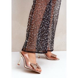 Sandalias transparentes de tacón con lazo dorado brillante 2 Sandalias transparentes de tacón con lazo dorado brillante 2