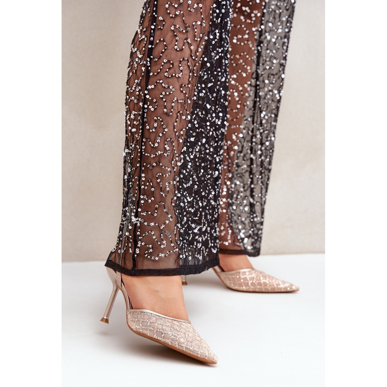 Tacones altos con tacón abierto decorado con purpurina dorada. dorado 2