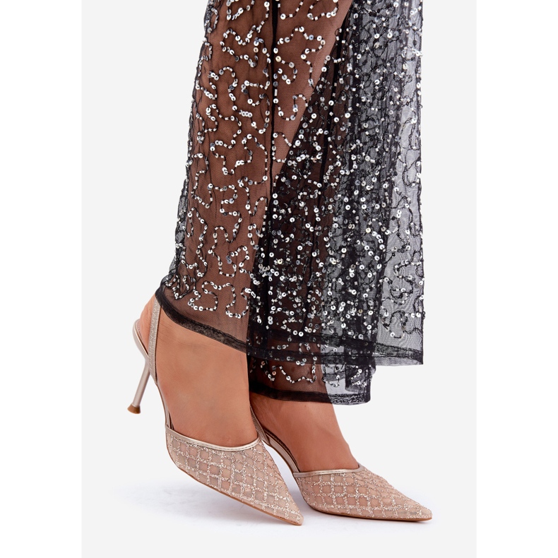 Tacones altos con tacón abierto decorado con purpurina dorada. dorado 1 Tacones altos con tacón abierto decorado con purpurina dorada. dorado 1