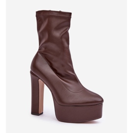 Botas de tacón marrón oscuro con tacón de aguja y plataforma. 4