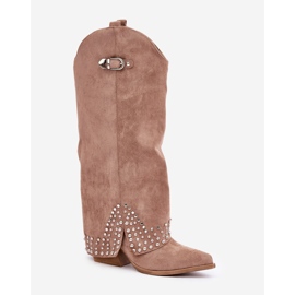 Botas beige oscuro con parte superior vuelta y tacón alto. 6
