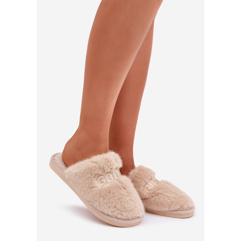 Pantuflas de mujer con pelo e inscripción, beige 1 Pantuflas de mujer con pelo e inscripción, beige 1