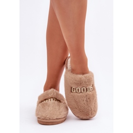 Zapatillas de mujer con pelo y inscripción. beige 3