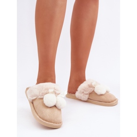 Pantuflas de mujer beige con pelo. 2