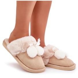 Pantuflas de mujer beige con pelo. 7