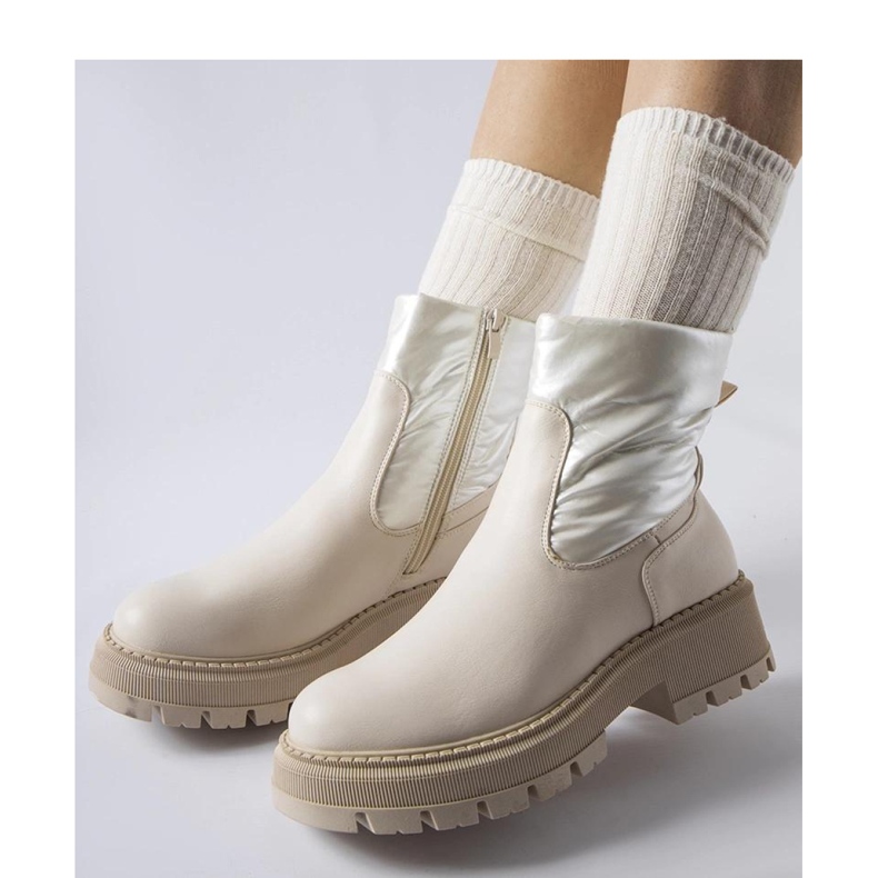 Botines beige con empeine decorativo de Garrett - Solea 1