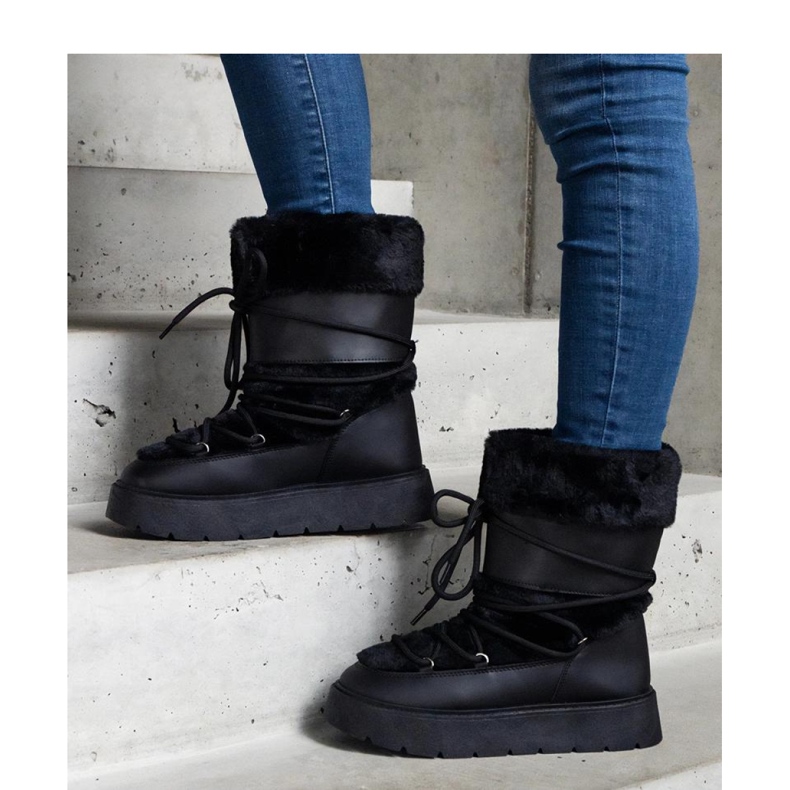 Botas de nieve con cordones y aislamiento negro decoradas con piel 1