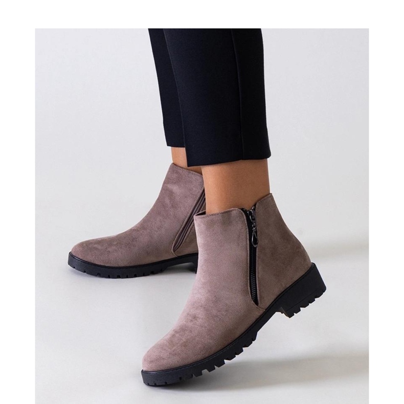 Botas marrones con inserciones metálicas, ante ecológico Branda - Solea marrón 1