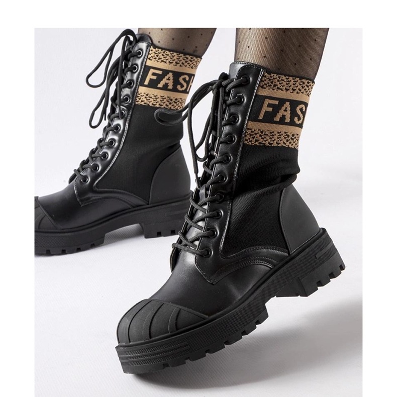 Botas calcetín negras con inscripción Daria - Solea marrón negro 1 Botas calcetín negras con inscripción Daria - Solea marrón negro 1