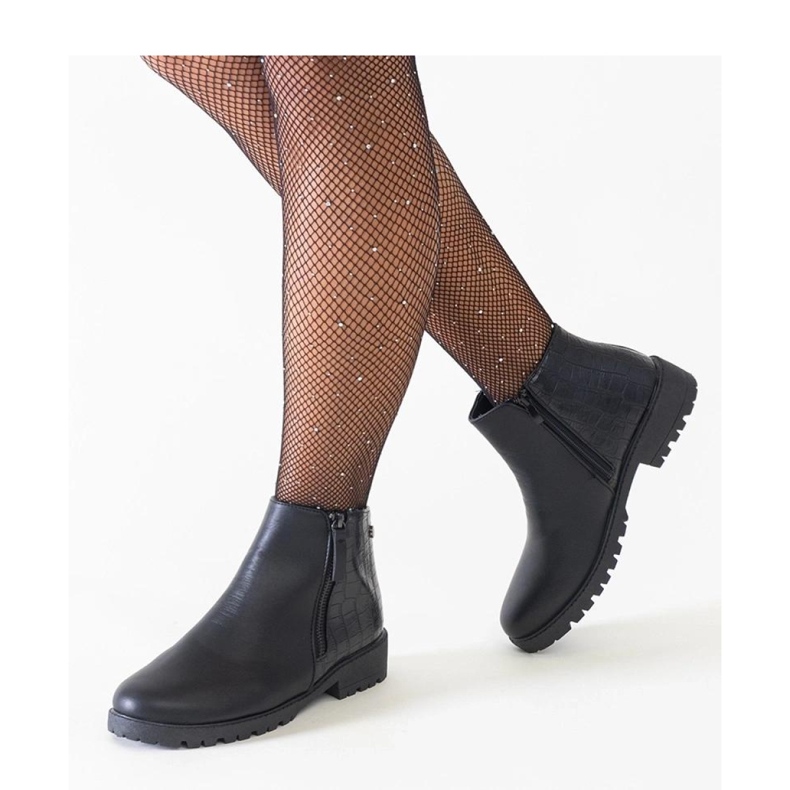 Botines negros con motivo de piel de cocodrilo, ecopiel Mifsada - Solea 1 Botines negros con motivo de piel de cocodrilo, ecopiel Mifsada - Solea 1