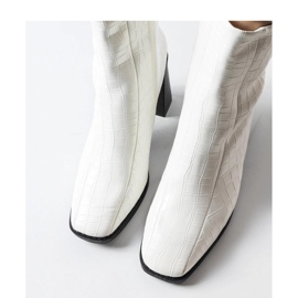 Botines blancos con piel imitación cocodrilo Belluci - Solea 1 Botines blancos con piel imitación cocodrilo Belluci - Solea 1