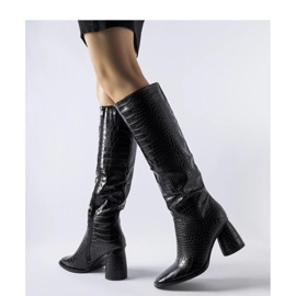 Botas negras decoradas con relieve. negro 2