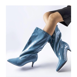 Botas azules con tacón bajo. 2