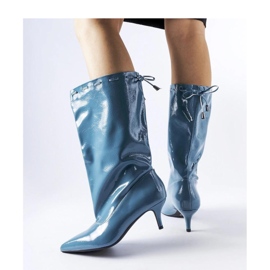 Botas azules con tacón bajo. 3