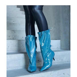 Botas azules con tacón bajo. 5