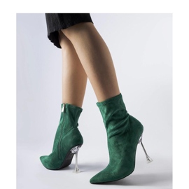 Botines verdes con tacón decorativo. 2