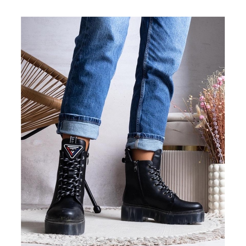 Botas negras, piel natural. negro 2