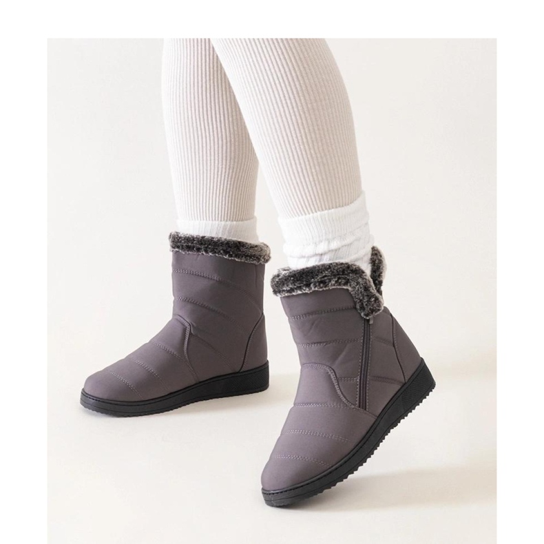 Botas de nieve grises decoradas con piel. 1