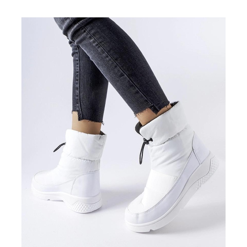 Botas de nieve aislantes de mujer blancas. blanco 1