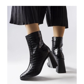 Botas negras con piel imitación cocodrilo negro 2