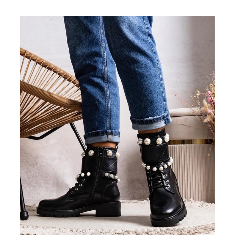 Solea Botines de mujer negros con cordones y perlas 1 Solea Botines de mujer negros con cordones y perlas 1