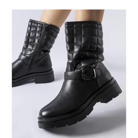 Botines negros con parte superior acolchada. 1