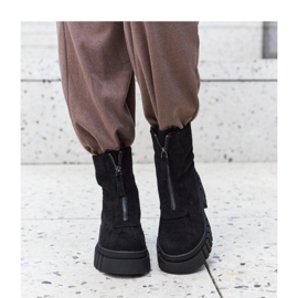Botas negras con cremallera y aislamiento hechas de ante ecológico. negro 5