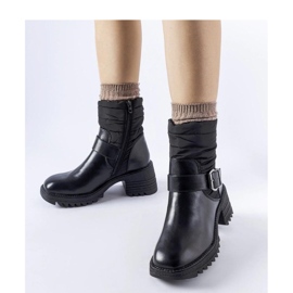 Botas negras cálidas con suela maciza. negro 1
