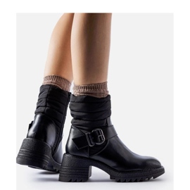 Botas negras cálidas con suela maciza. negro 2