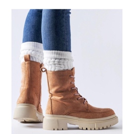 Botas con suela Riel maciza. rojo 3