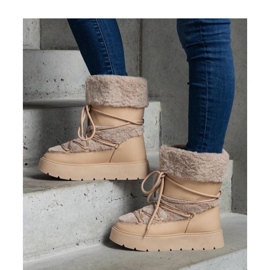 Botas de nieve con aislamiento beige decoradas con piel. 1