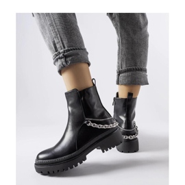 Botines negros con cadena 2