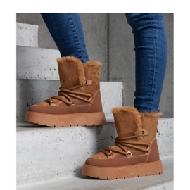 Botas de nieve con plataforma marrón y aislamiento de piel. 1