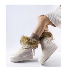 Botas de nieve beige con pelo decorativo. 2