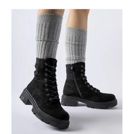 Botas negras de ante ecológico ligeramente aislantes. negro 1 Botas negras de ante ecológico ligeramente aislantes. negro 1