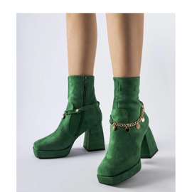 Botines aislantes verdes con colgante. 1 Botines aislantes verdes con colgante. 1