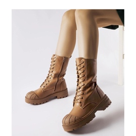 Trabajadoras con aislamiento marrón 1 Trabajadoras con aislamiento marrón 1