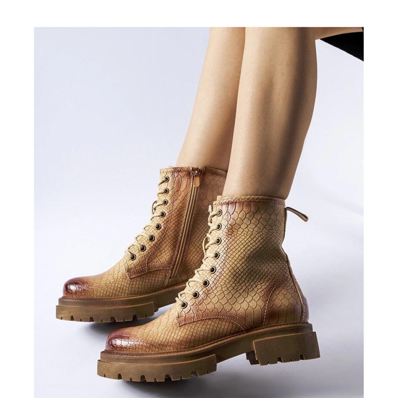 Botas animal print beige oscuro 1