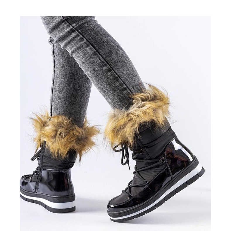 Botas de nieve de charol negro con pelo. 1