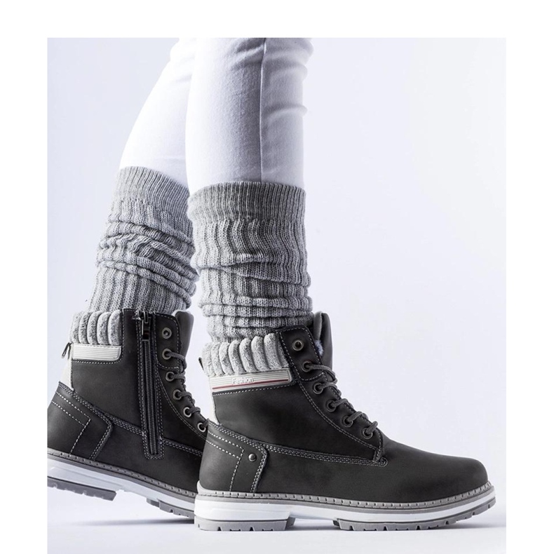 Botas de montaña grises con aislamiento 1